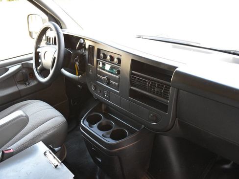 Used 2015 Chevrolet Express 2500 image 27
