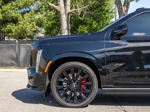 Used 2026 Cadillac Escalade V AWD/4WD image 19