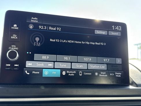 Used 2025 Honda Pilot EX-L image 13