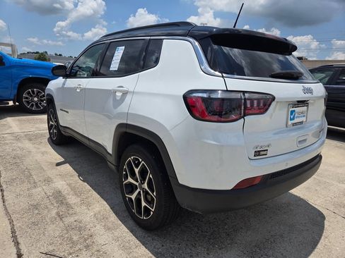 Used 2025 Jeep Compass Limited AWD/4WD image 3