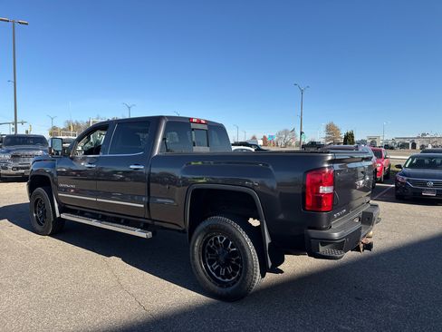 Used 2015 GMC Sierra 2500 Denali w/ Duramax Plus Package image 3