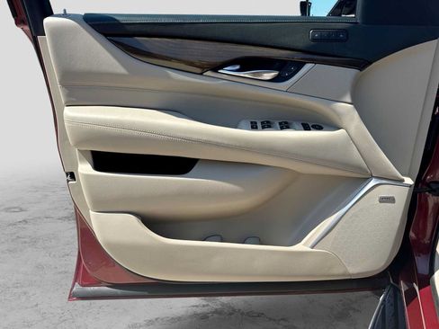 Used 2019 Cadillac Escalade Luxury w/ LPO, Radiant Package AWD/4WD image 32