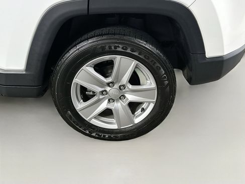 Used 2022 Jeep Compass Latitude image 11