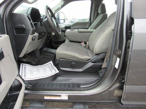 Used 2018 Ford F550 2WD Crew Cab Super Duty image 38