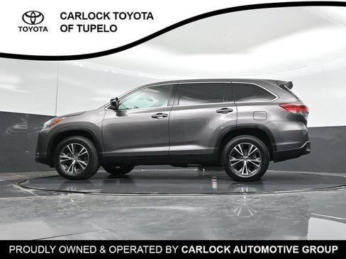 Used 2019 Toyota Highlander LE FWD image 42