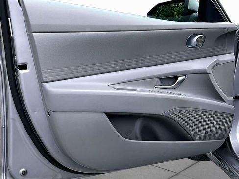 Used 2026 Hyundai Elantra SE FWD image 21