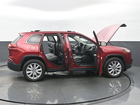 Used 2017 Jeep Cherokee Limited image 57