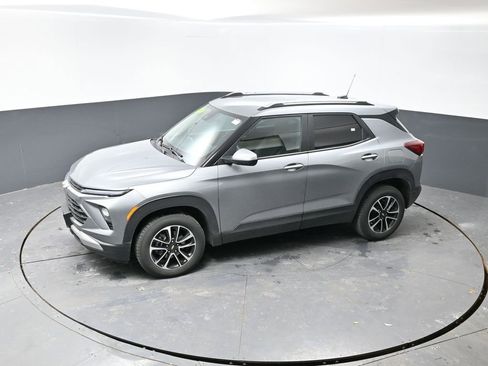 Used 2025 Chevrolet TrailBlazer LT w/ Driver Confidence Package image 19