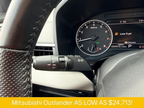 Used 2025 Mitsubishi Outlander SE AWD/4WD image 26
