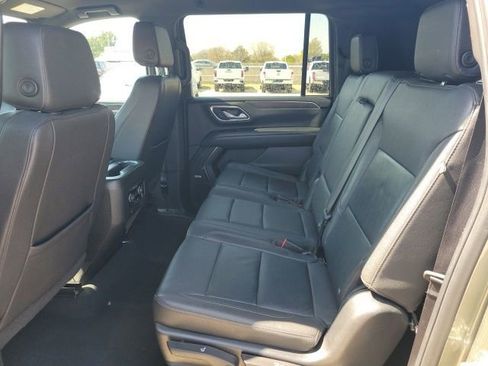 Used 2023 Chevrolet Suburban LT RWD image 19