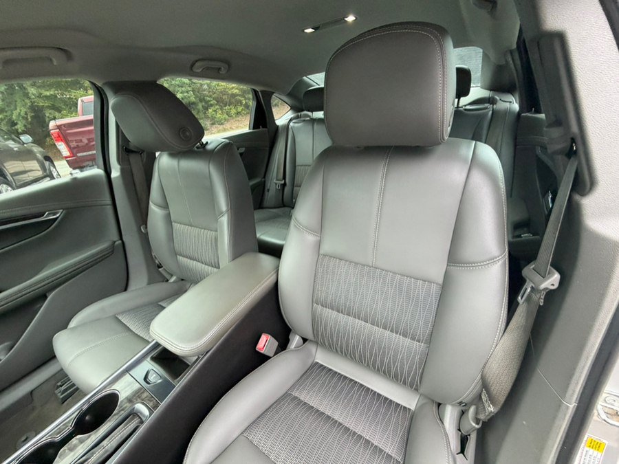 Used 2015 Chevrolet Impala LT Eco w/ Navigation Package w/ Convenience Package FWD image 12