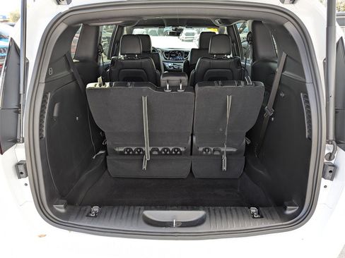 New 2025 Chrysler Pacifica Select image 29