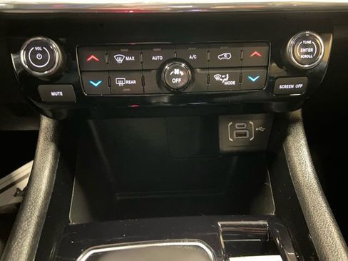 Used 2023 Jeep Compass Limited image 22