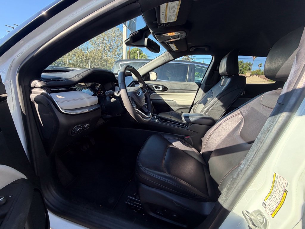 Used 2024 Jeep Compass Limited AWD/4WD image 4