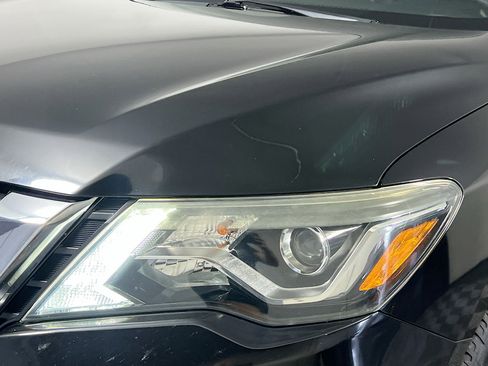 Used 2019 Nissan Pathfinder S image 11