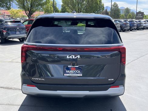 Used 2026 Kia Carnival LXS FWD image 9