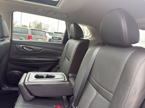 Used 2015 Nissan Rogue SL w/ SL Premium Package image 34