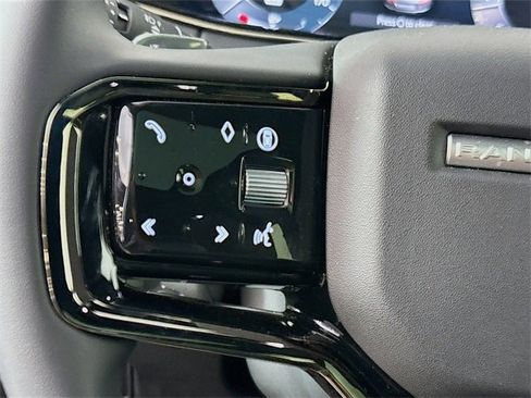 Used 2025 Land Rover Range Rover Evoque Dynamic SE image 10