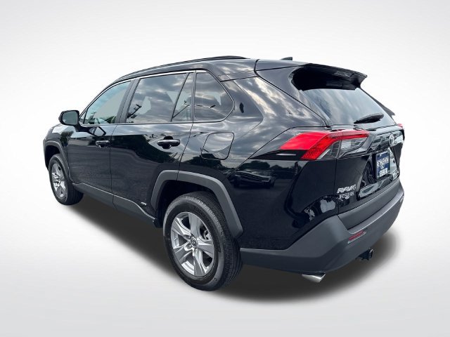 Used 2022 Toyota RAV4 LE AWD/4WD image 3