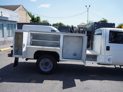 Used 2013 Ford F550 4x4 Crew Cab Super Duty w/ Payload Upgrade Pkg image 15