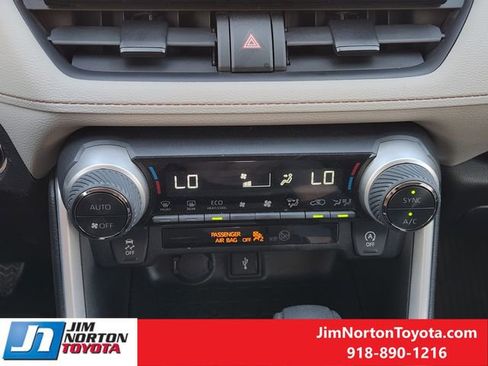 Used 2022 Toyota RAV4 XLE AWD/4WD image 20