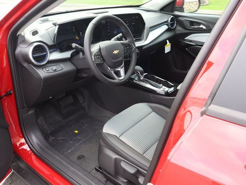 New 2026 Chevrolet Trax LT w/ Sunroof Package image 13