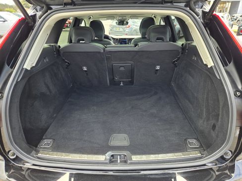 Used 2023 Volvo XC60 B5 Plus FWD image 27