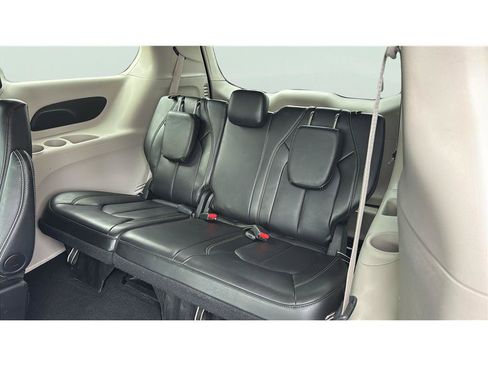Used 2024 Chrysler Pacifica Touring-L FWD image 14