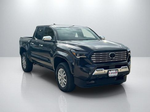 Used 2024 Toyota Tacoma Limited AWD/4WD image 3