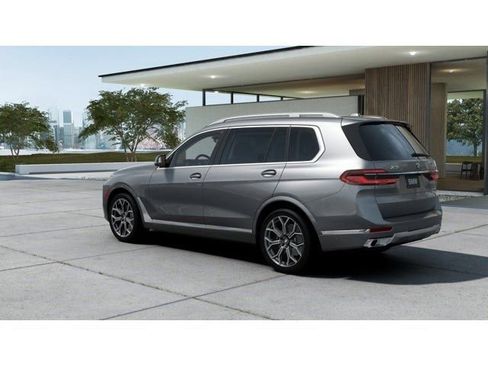 Used 2026 BMW X7 xDrive40i w/ Executive Package image 2