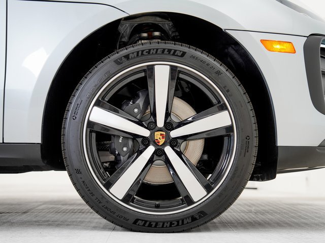 Certified 2025 Porsche Macan AWD/4WD image 35