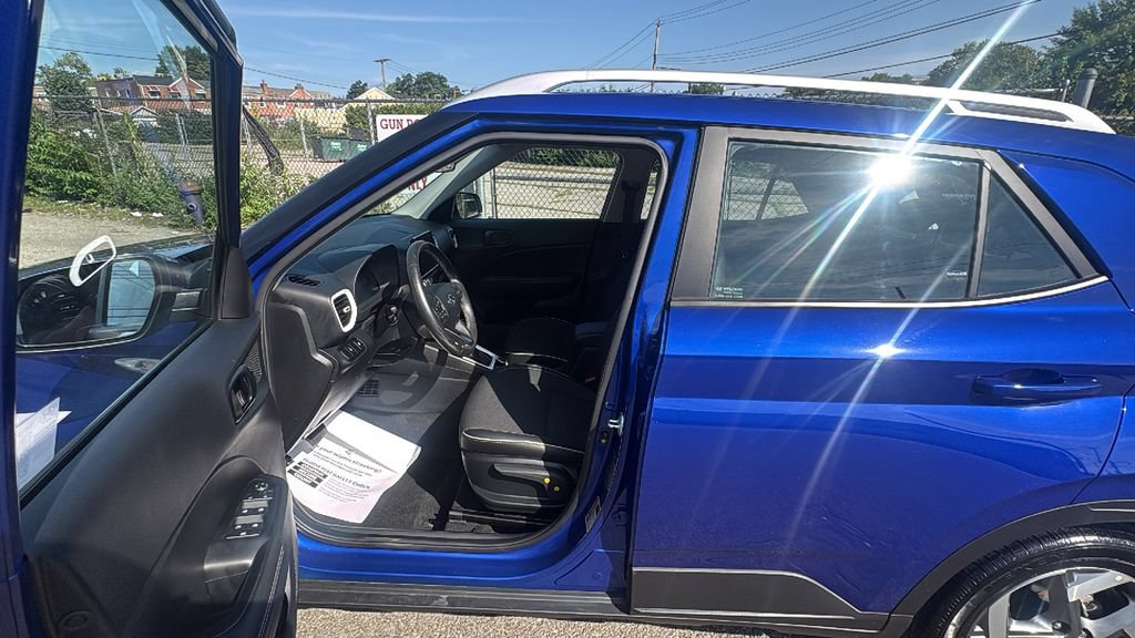 Used 2025 Hyundai Venue Limited FWD image 12