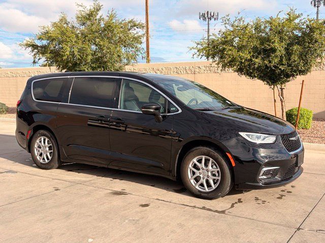 Certified 2025 Chrysler Pacifica Select FWD image 4