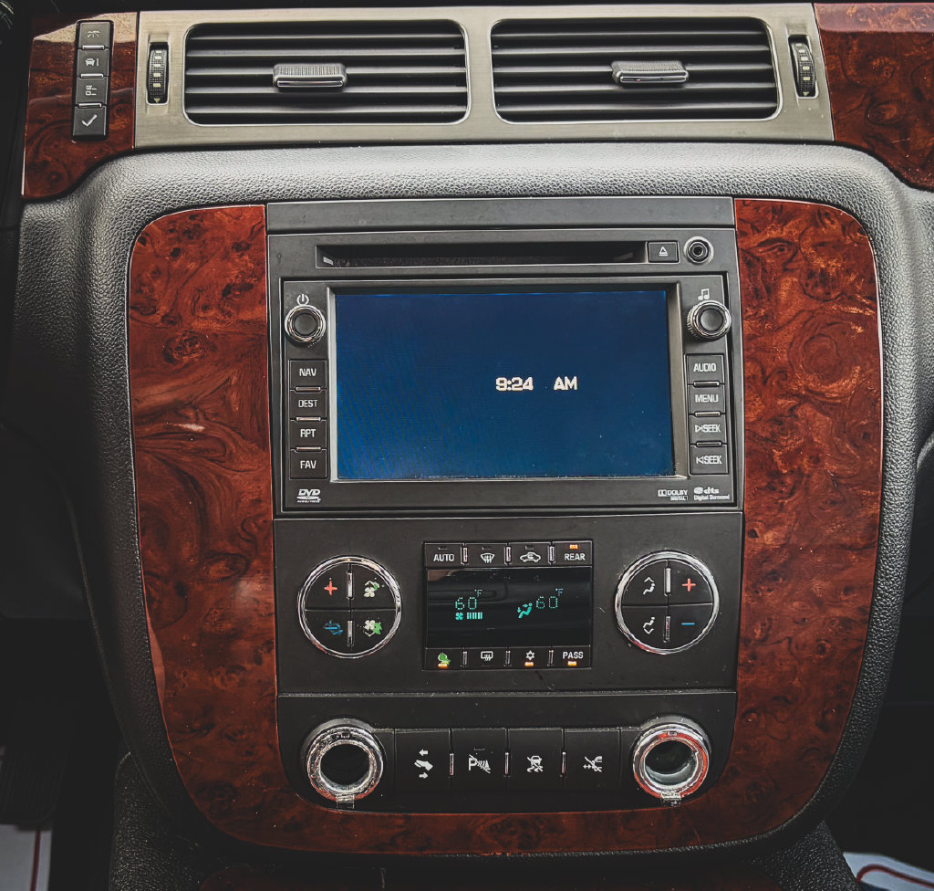 Used 2011 Chevrolet Suburban LTZ AWD/4WD image 17