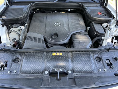 Used 2025 Mercedes-Benz GLS 450 4MATIC image 36