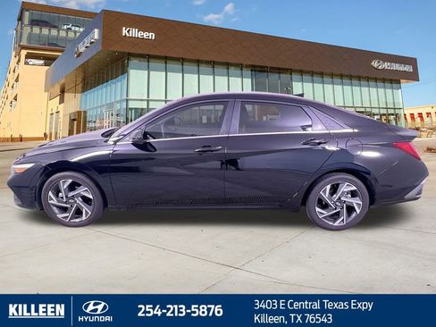 Used 2025 Hyundai Elantra SEL image 5