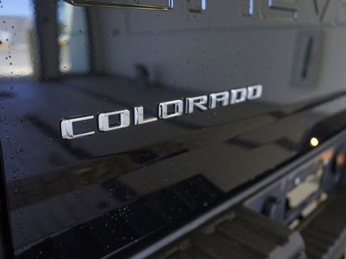 Used 2022 Chevrolet Colorado Z71 w/ Z71 Midnight Edition AWD/4WD image 14