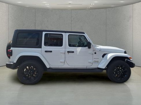 Used 2023 Jeep Wrangler Unlimited Sahara w/ Cold Weather Group AWD/4WD image 6