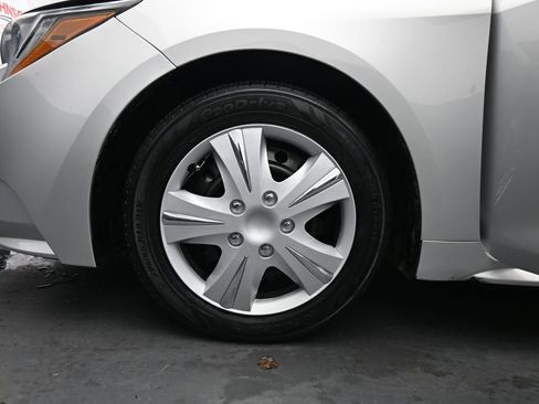 Used 2020 Toyota Corolla LE image 13