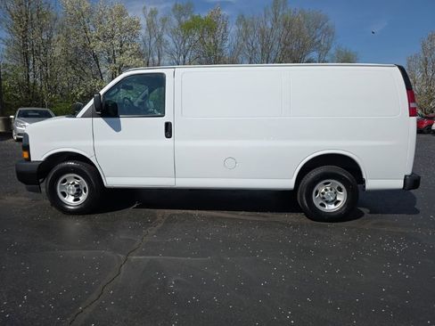 Used 2021 Chevrolet Express 2500 w/ Driver Convenience Package image 4