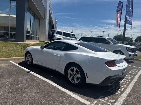 Used 2024 Ford Mustang Coupe image 9