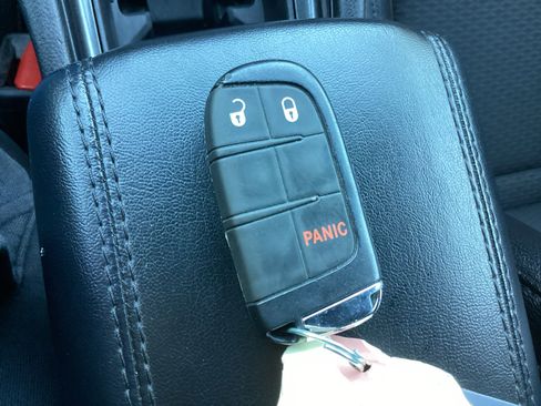 Used 2024 Jeep Compass Latitude image 32