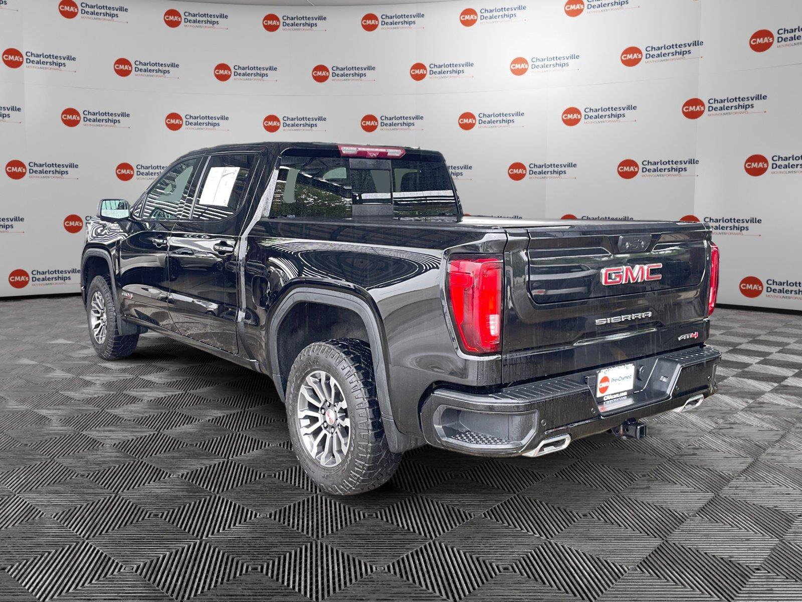 Used 2023 GMC Sierra 1500 AT4 w/ Technology Package AWD/4WD image 3