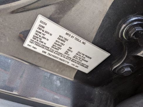 Used 2024 Tesla Model Y Long Range AWD/4WD image 30