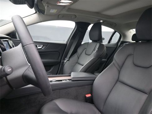 Used 2024 Volvo S60 B5 Plus image 9