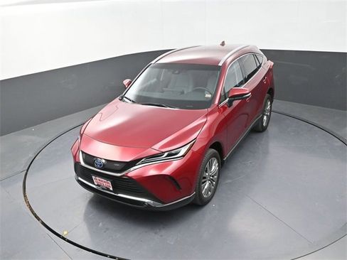 Used 2024 Toyota Venza XLE image 21