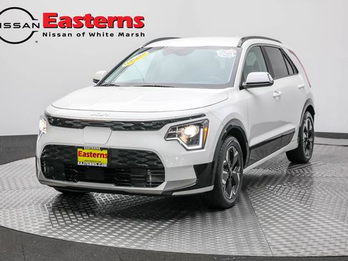 Used 2024 Kia Niro Wind w/ Wind Preserve Package image 1