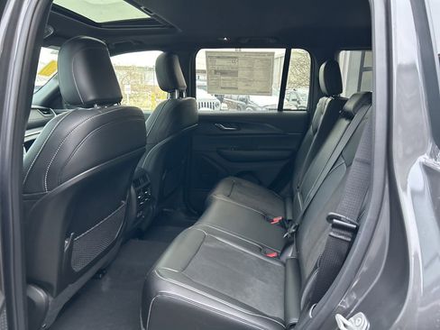 New 2025 Jeep Grand Cherokee Laredo image 31