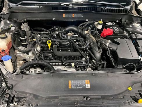 Used 2018 Ford Fusion SE w/ Fusion SE Technology Package image 12