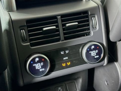 New 2026 Land Rover Discovery Dynamic SE image 27